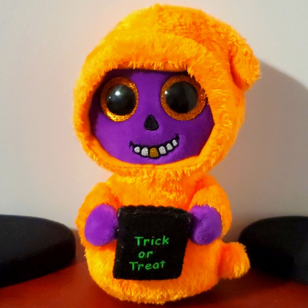 2017 TYSILK BEANIE BABIE TRICK OR TREAT GUY NAMED "SKELTON" PLUSH/STUFFED FIGURE